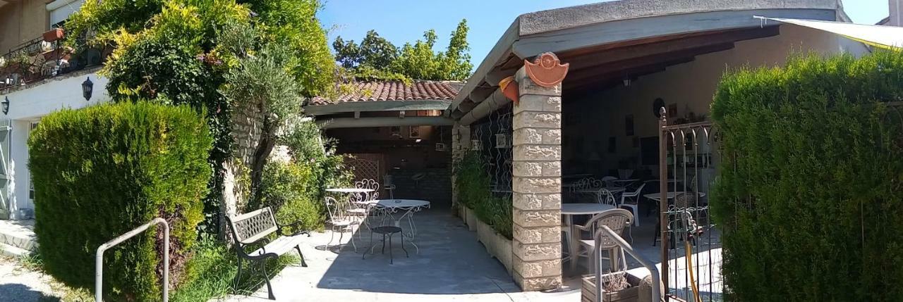Hotel Font De Lauro Saumane-de-Vaucluse Exterior photo